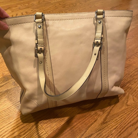 Coach cream colored leather tote bag - Picture 3 of 17